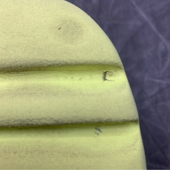 Adidas Yeezy Slides “Glow Green” - Picture 6 of 8